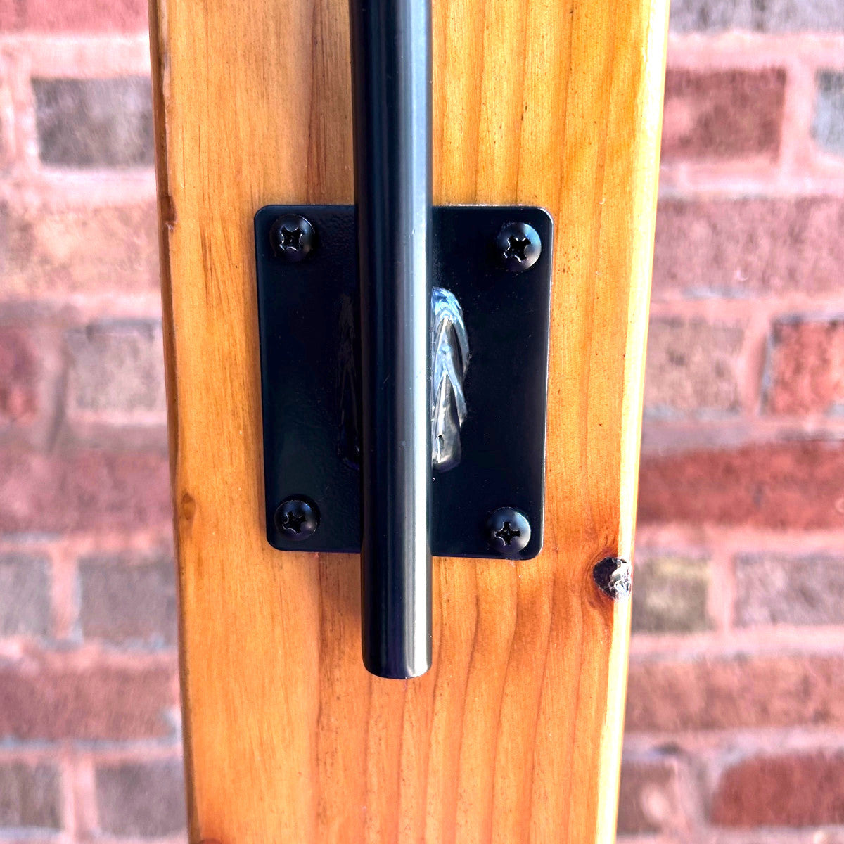 Erva screw mount hanger detail