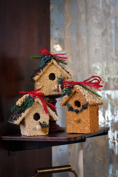 Holiday Birdie Cottage Treat, lifestyle photo